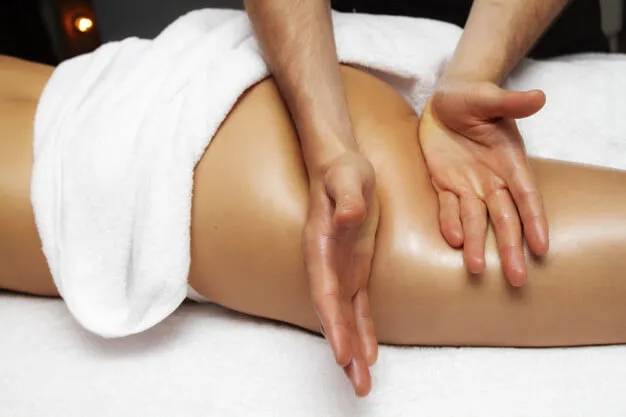 anticellulite-massage-of-the-thighs-close-up-photo_73197-446.jpg.pagespeed.ce_.SLzhKLqPvE